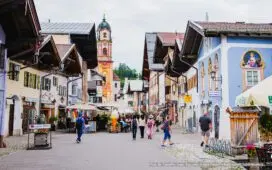 Mittenwald (มิทเทนวาลด์): หมู่บ้านแห่งเสียงดนตรีและศิลปะในหุบเขา แห่งบาวาเรีย