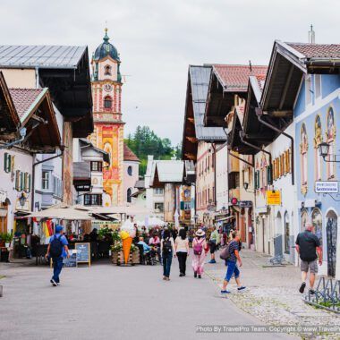 Mittenwald (มิทเทนวาลด์): หมู่บ้านแห่งเสียงดนตรีและศิลปะในหุบเขา แห่งบาวาเรีย
