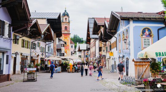 Mittenwald (มิทเทนวาลด์): หมู่บ้านแห่งเสียงดนตรีและศิลปะในหุบเขา แห่งบาวาเรีย