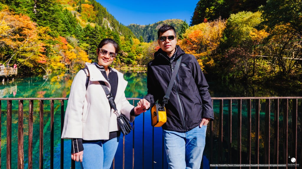 ทะเลสาบห้าสี หรือ Five Flower Lake (五花海 / Wǔhuā Hǎi)