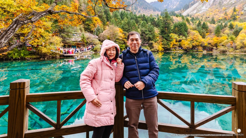 ทะเลสาบห้าสี หรือ Five Flower Lake (五花海 / Wǔhuā Hǎi)