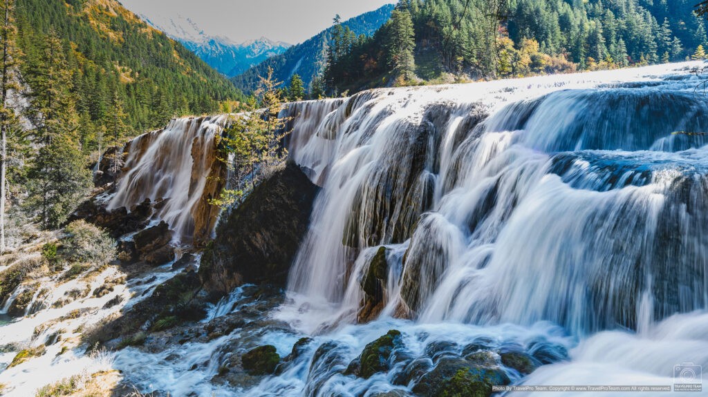 น้ำตกธารไข่มุก (Pearl Shoal Waterfall)